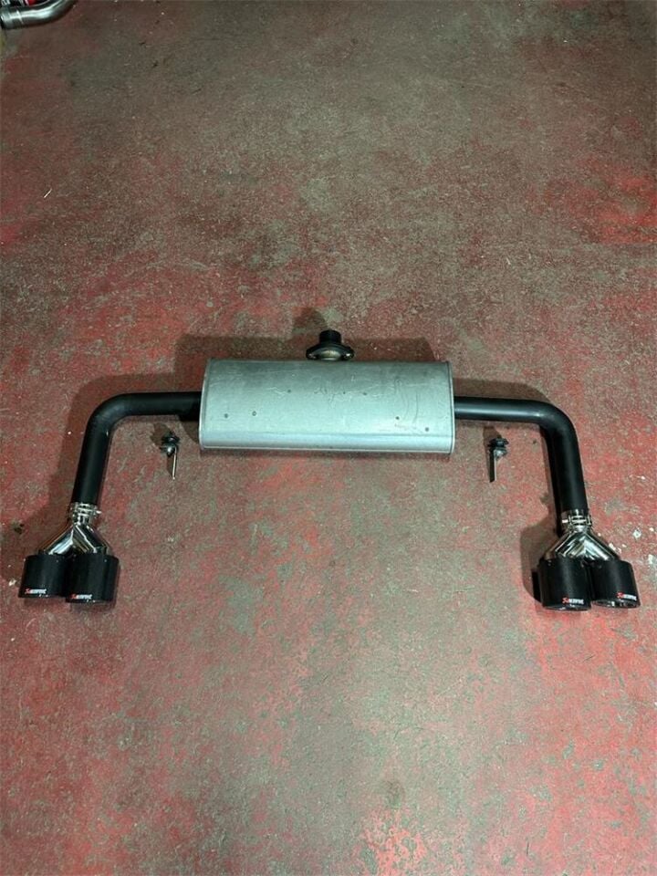 Cupra Terramar Sag Ve Sol Egzoz Özel Üretim Susturucu + Sag Ve Sol Baglantı Ekipmanları Takım Halinde + Akrapoviç Egzoz Seti