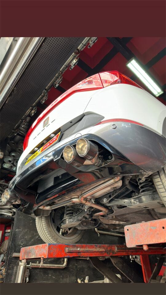 Cupra Formentor 1.5 Benzinli Krom Flanşlı Varex 60 mm Krom Borular Ve İthal Karbon Akrapoviç Egzoz Uçları