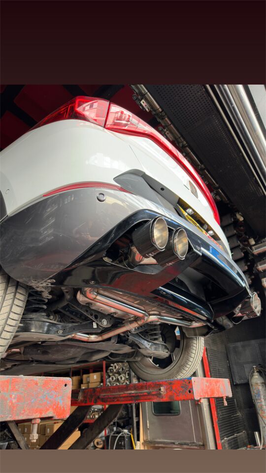 Cupra Formentor 1.5 Benzinli Krom Flanşlı Varex 60 mm Krom Borular Ve İthal Karbon Akrapoviç Egzoz Uçları