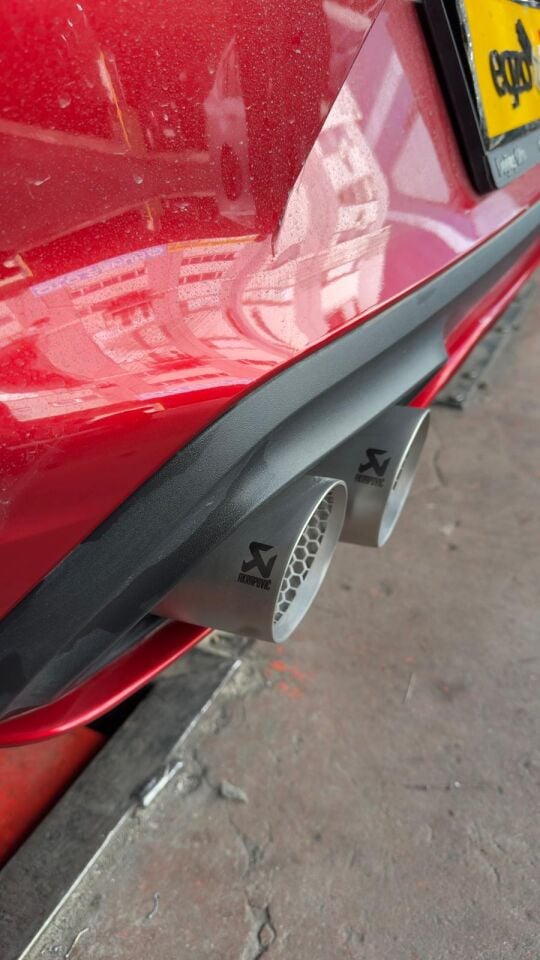 Seat Leon Mk4 Sag Ve Sol Egzoz Özel Üretim Susturucu, Boruları ve 90 mm Akrapoviç Egzoz Ucu Takım