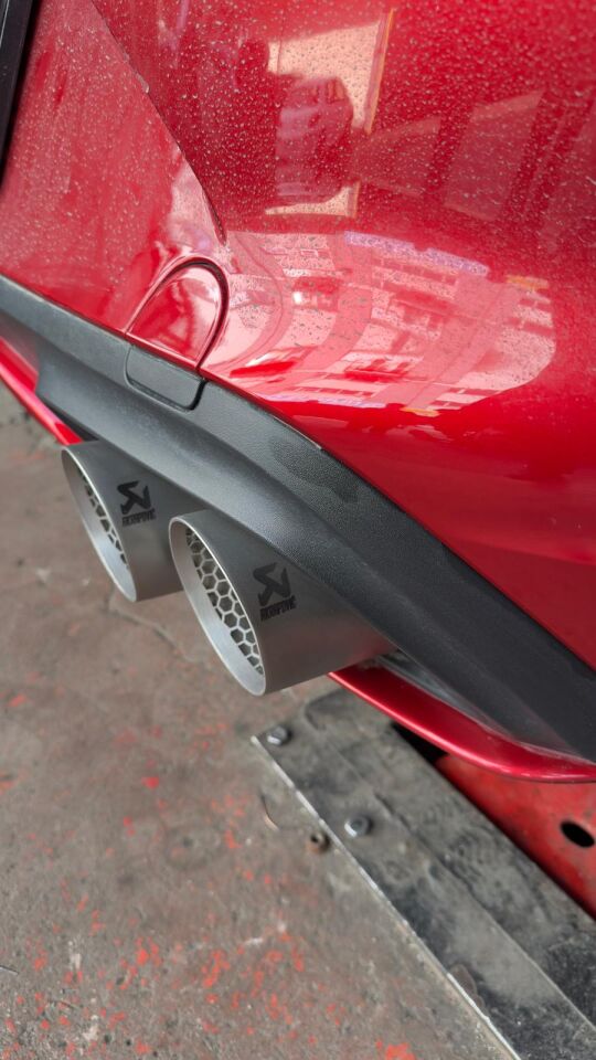 Seat Leon Mk4 Sag Ve Sol Egzoz Özel Üretim Susturucu, Boruları ve 90 mm Akrapoviç Egzoz Ucu Takım