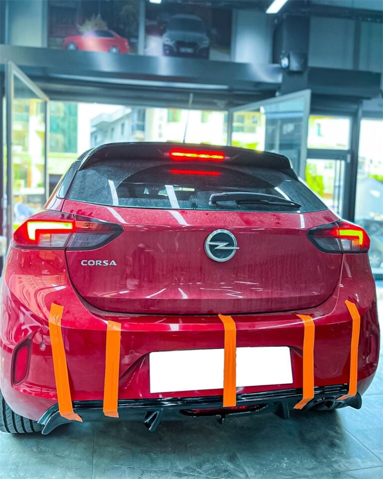 Opel Corsa F Difüzör Piano Black