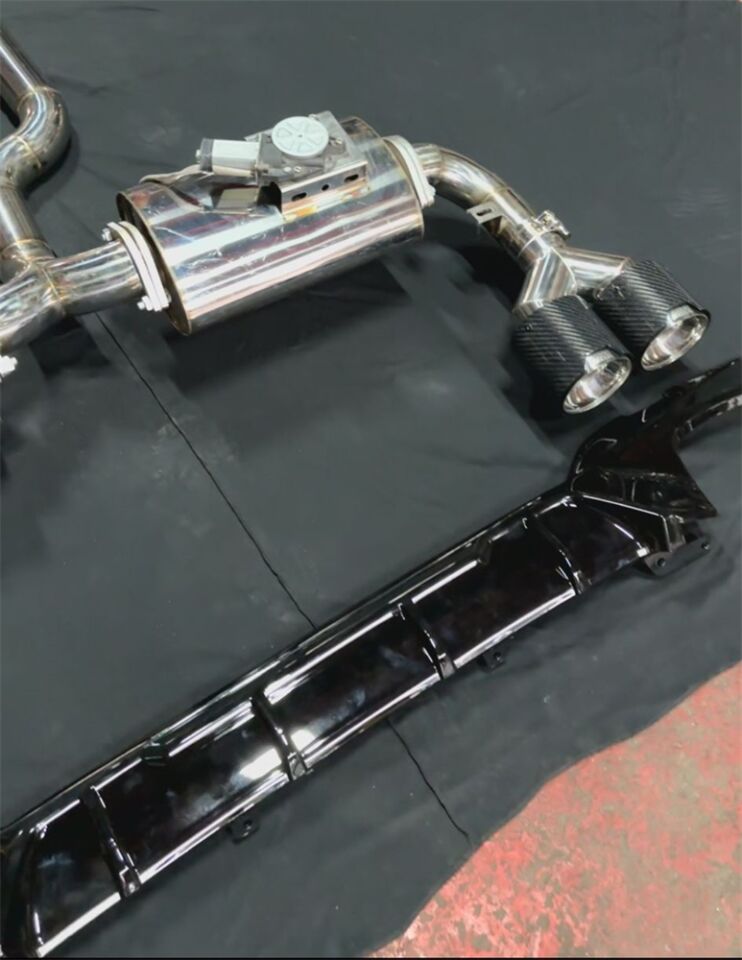 Bmw G20 Arka Sag Ve Sol Krom Flanşlı Aktif Çift Yassı Varex Krom Borular Difüzör Ve M Karbon Egzoz Uçları