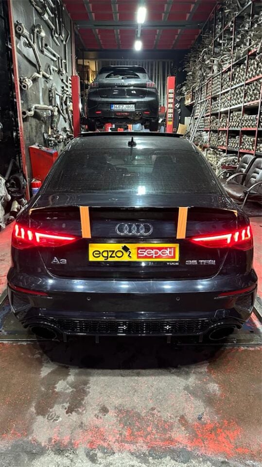 A3 2021+ Sedan İçin Uyumlu M4 Spoiler - Pıano Black (Parlak Siyah)