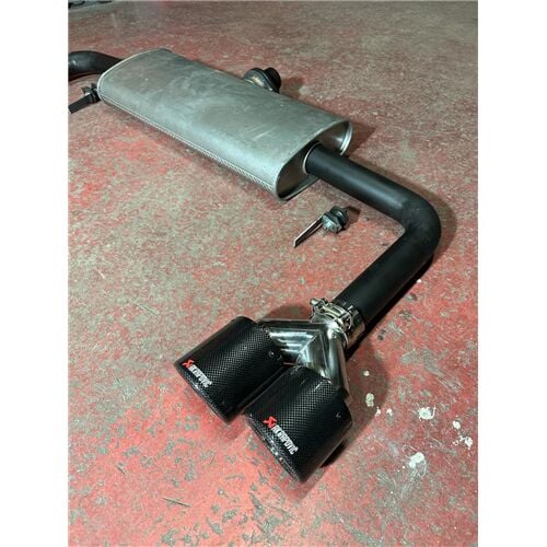 VW Golf 8 İçin R Modeli Sag Ve Sol Egzoz Özel Üretim Susturucu + Sag Ve Sol Baglantı Ekipmanları Takım Halinde + Akrapoviç Egzoz Seti