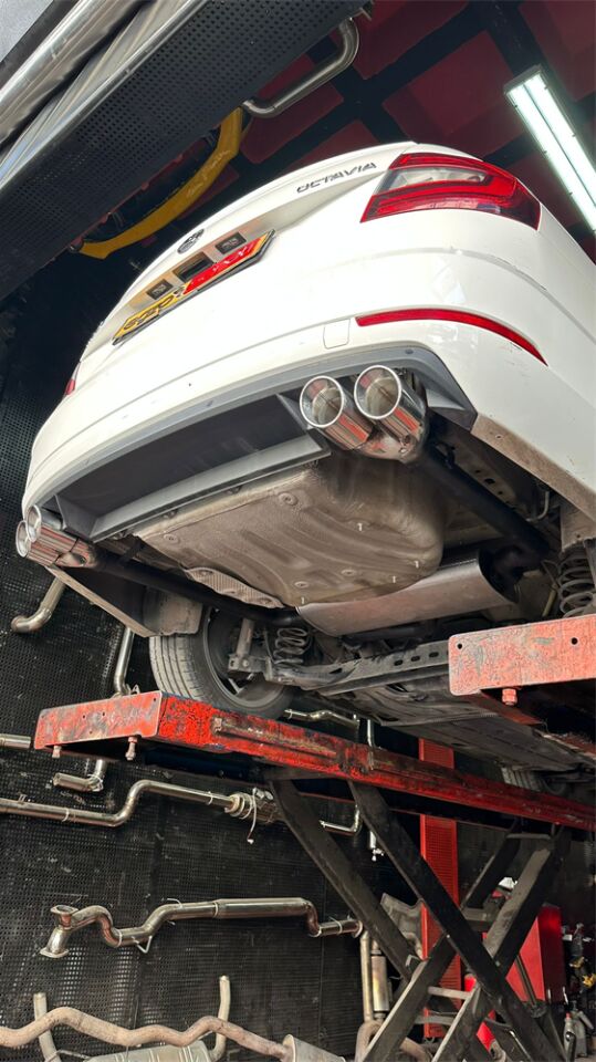 Skoda Octavia Sag Ve Sol Egzoz Çıkılarını Aktif Etmek İçin Özel Üretim Susturucu