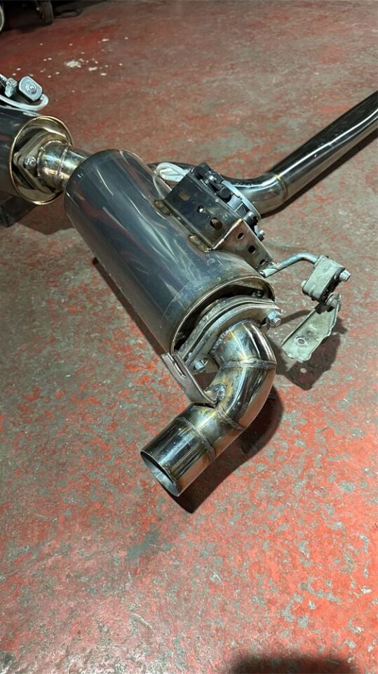 Audi TT 2.0 TFSI Arka Sag Ve Sol Krom Flanşlı Aktif Çift Yassı Varex 76 MM, 76 MM Rezanatör ve 76 MM Krom Borular