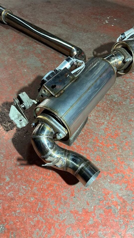 Audi TT 2.0 TFSI Arka Sag Ve Sol Krom Flanşlı Aktif Çift Yassı Varex 76 MM, 76 MM Rezanatör ve 76 MM Krom Borular