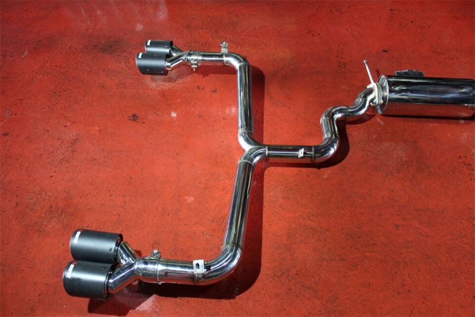 Seat Ateca Benzinli Krom Flanşlı Varex 60 mm Krom Borularla Krom Kit Ve Akrapovic Egzoz Uçları