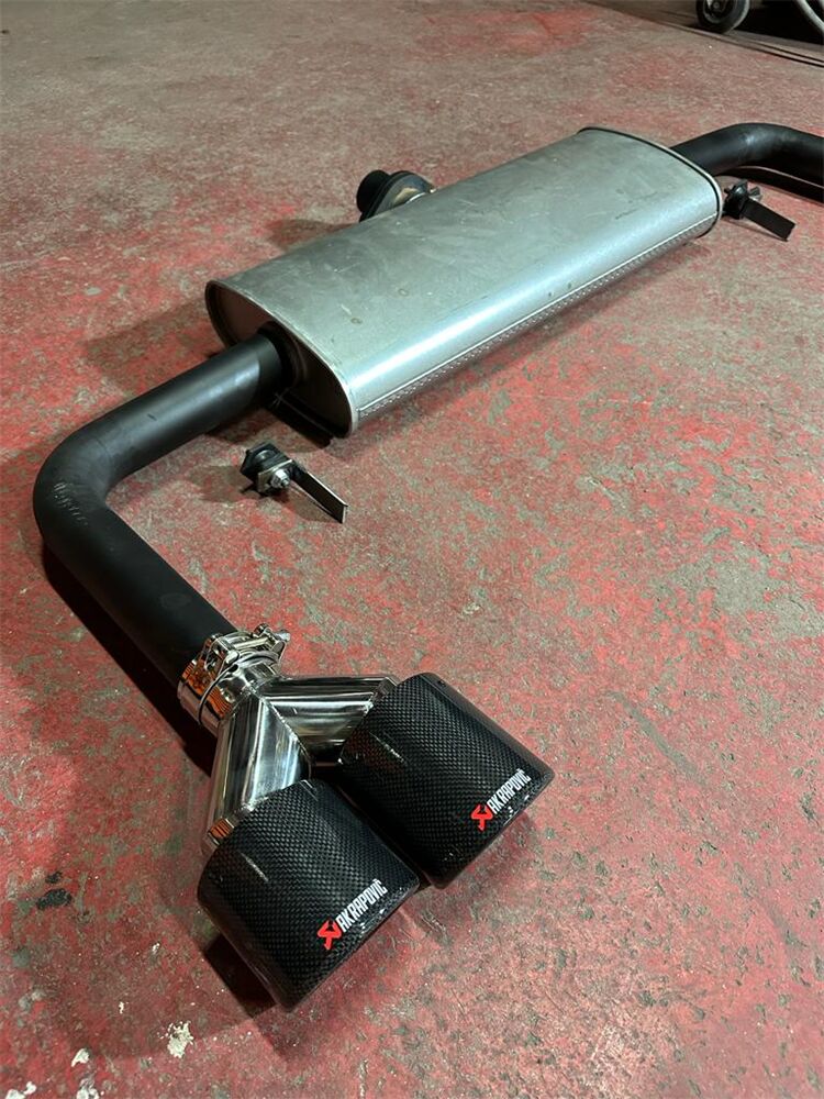 Cupra Formentor Sag Ve Sol Egzoz Özel Üretim Susturucu + Sag Ve Sol Baglantı Ekipmanları Takım Halinde + Akrapoviç Egzoz Seti