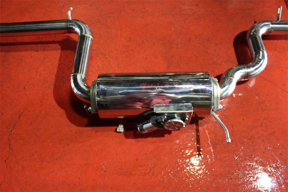 VW Golf 8 1.0 / 1.5 Benzinli Krom Flanşlı Varex 60 mm Krom Borularla Krom Kit Ve Akrapovic Egzoz Uçları