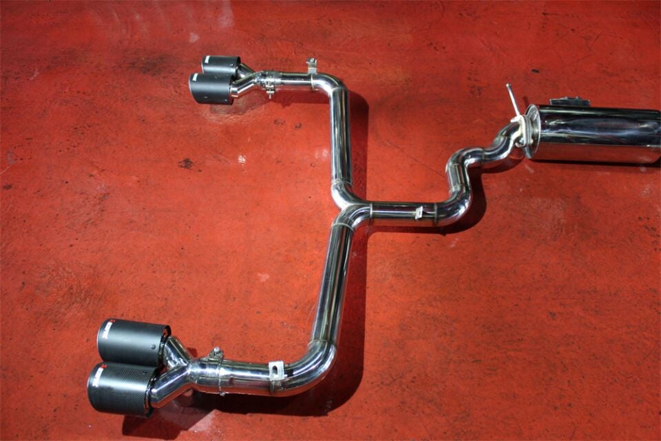 Audi A3 1.4 / 1.5 Benzinli Krom Flanşlı Varex 60 mm Krom Borularla Krom Kit Ve Akrapoviç Uçlar