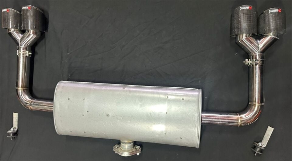 Cupra Formentor Sag Ve Sol Egzoz Özel Üretim Susturucu Akrapoviç Sag Ve Sol Takım + Sag Ve Sol Baglantı Ekipmanları Takım Halinde