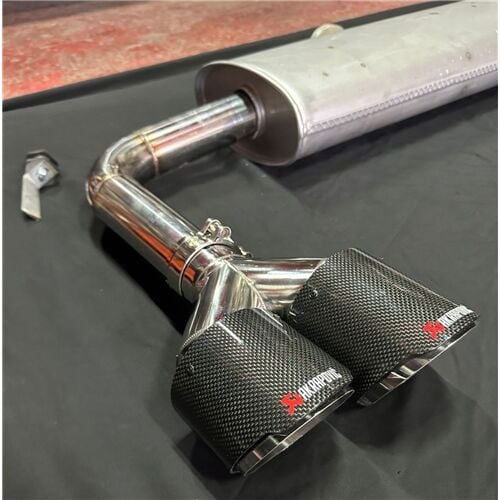 VW Golf 8 İçin R Modeli Sag Ve Sol Egzoz Özel Üretim Susturucu + Sag Ve Sol Baglantı Ekipmanları Takım Halinde + Akrapoviç Egzoz Seti