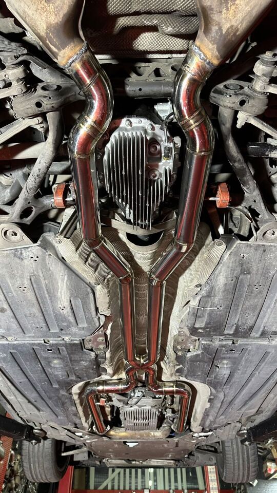 BMW G83 M4 3.0 70 MM XPİPE VE ARA BORU KOMPLE
