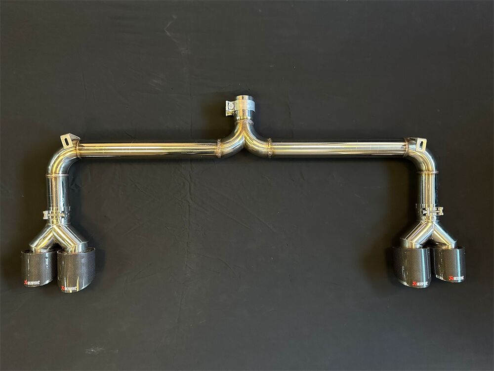 VW Golf 7 Çift Çıkışlı Krom Arka Boru Ve İthal Karbon Akrapoviç Egzoz Uçları