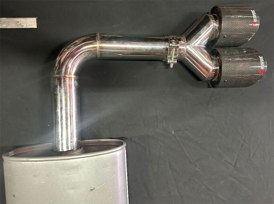 Cupra Terramar Sag Ve Sol Egzoz Özel Üretim Susturucu Akrapoviç Sag Ve Sol Takım + Sag Ve Sol Baglantı Ekipmanları Takım Halinde