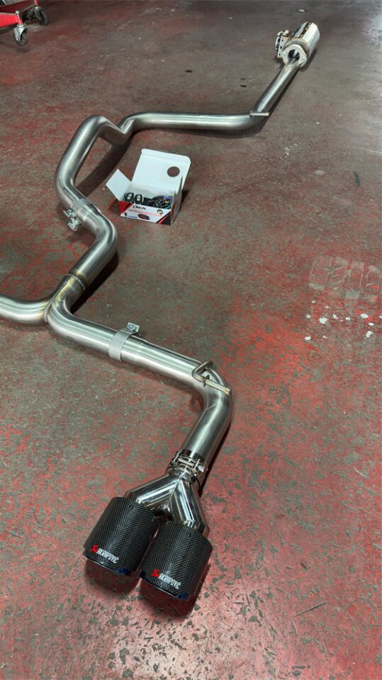 Cupra Leon Sag Ve Sol Egzoz Özel Üretim 1.5 Benzinli Araçlar İçin Mat Krom Kit Ve Akrapoviç Egzoz Ucu