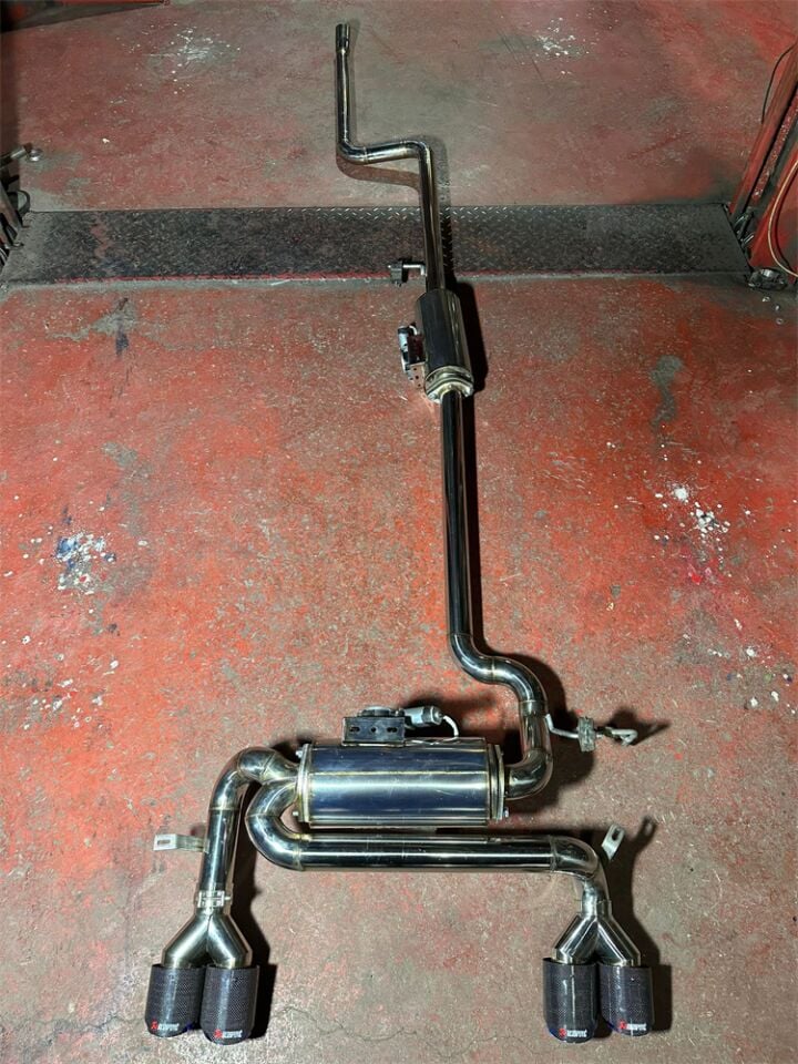Bmw F30 3.16 / 3.18 / 3.20 Krom Borular Ve 2 Adet Krom Flanşlı Varex Ve Akrapoviç Egzoz Uçları