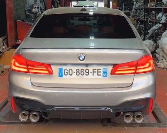 Bmw F90 M5 4.4İ V8 76 mm Çift Özel Varex Krom Flaşlı VW 76 mm Krom Borular Ve M Karbon Egzoz Uçları