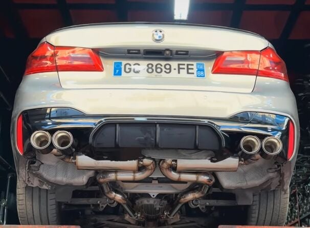Bmw F90 M5 4.4İ V8 76 mm Çift Özel Varex Krom Flaşlı VW 76 mm Krom Borular Ve M Karbon Egzoz Uçları