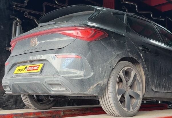 Cupra Leon 1.5 Benzinli Krom Flanşlı Varex 60 mm Krom Borularla Krom Kit - Gizli Sistem