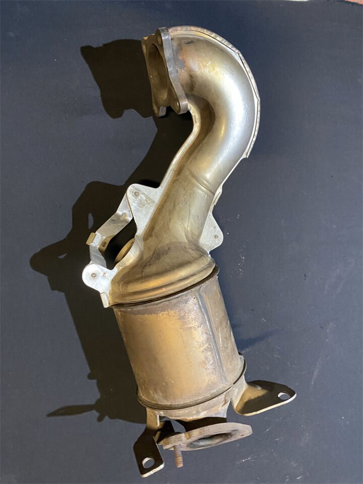 VW Scirocco 122 Orjinal Çıkma Katalizör